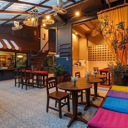 Ilili House Vandrarhem Chiang Mai Exteriör bild