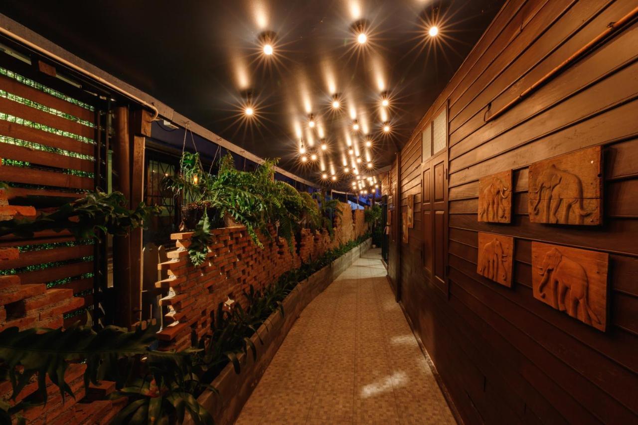 Ilili House Vandrarhem Chiang Mai Exteriör bild