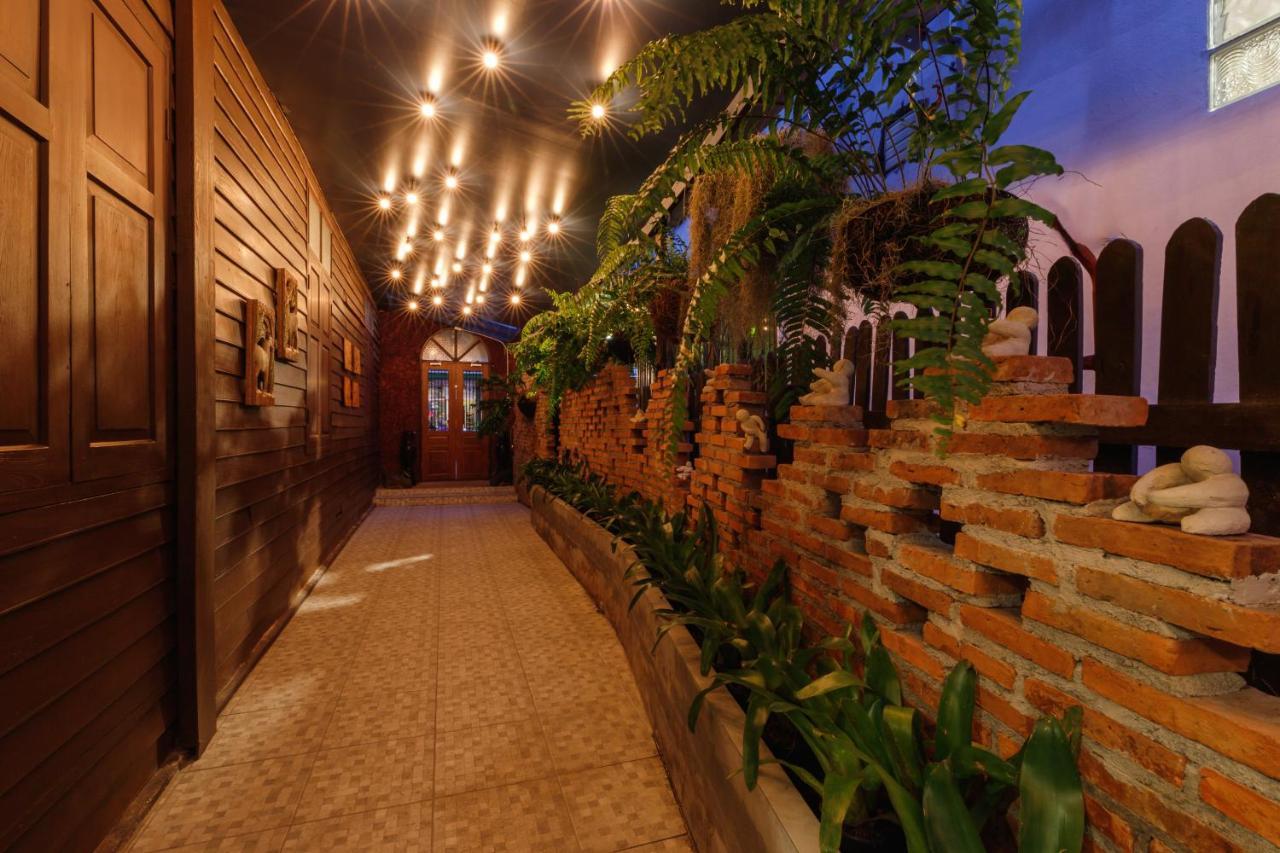 Ilili House Vandrarhem Chiang Mai Exteriör bild
