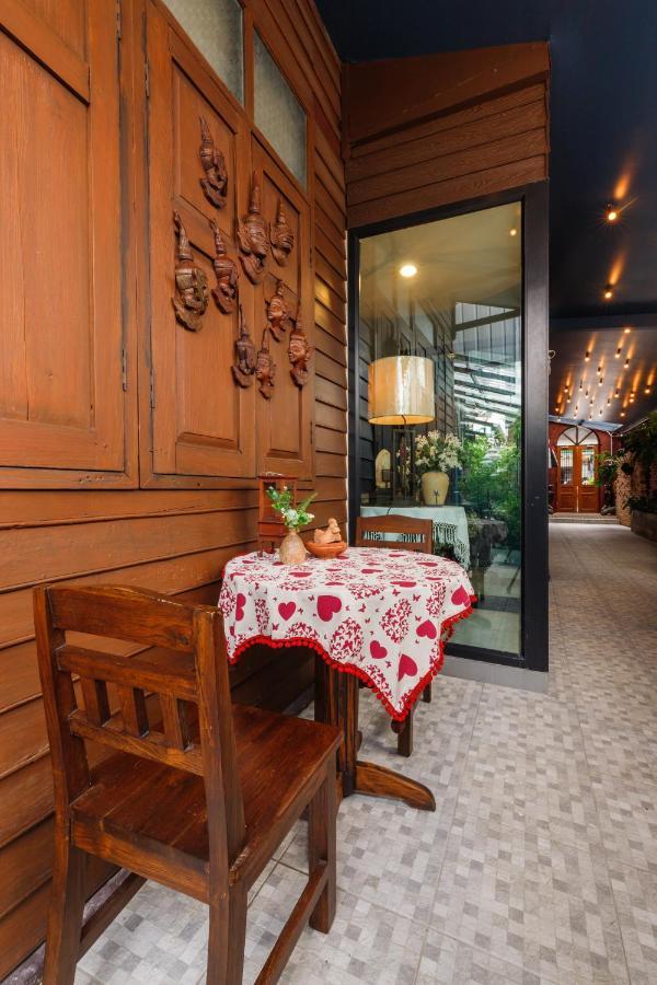 Ilili House Vandrarhem Chiang Mai Exteriör bild
